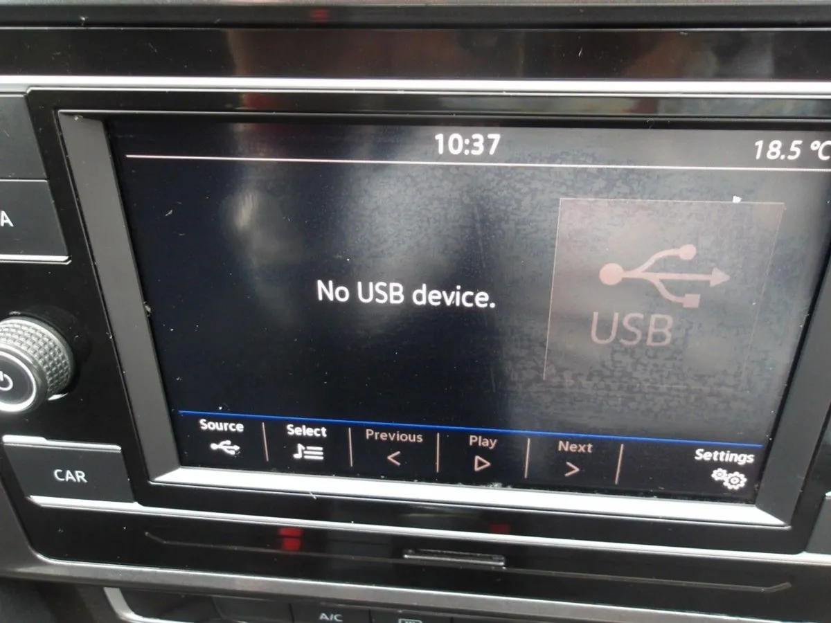 Volkswagen Golf 1.6 TDI 115HP Sport s-line - Image 4