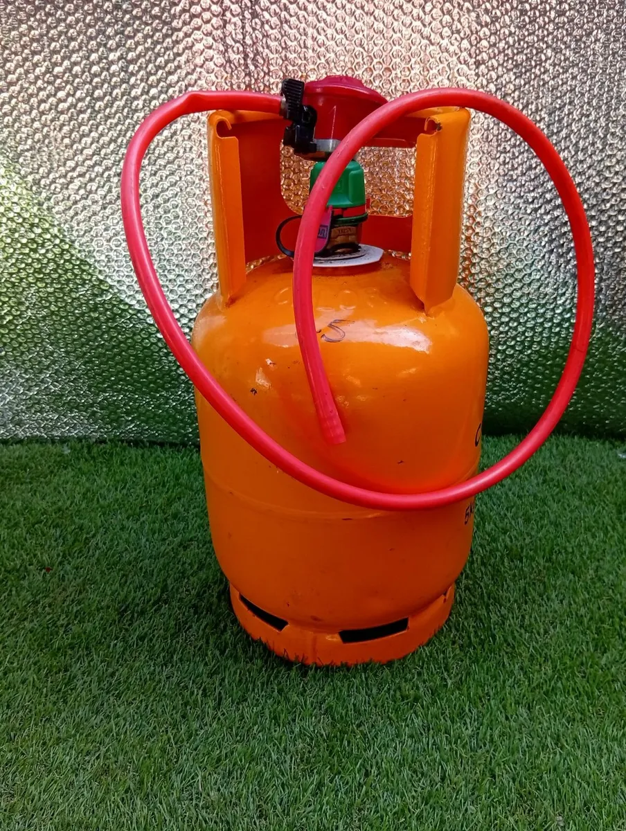 New Calor 5kg gas Butane with regulator - Image 1