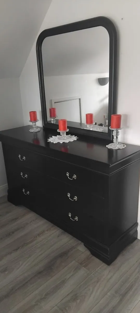 Bedroom furniture - Image 1