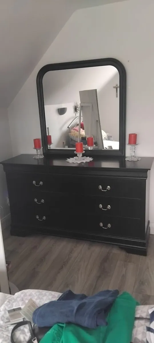 Bedroom furniture - Image 2
