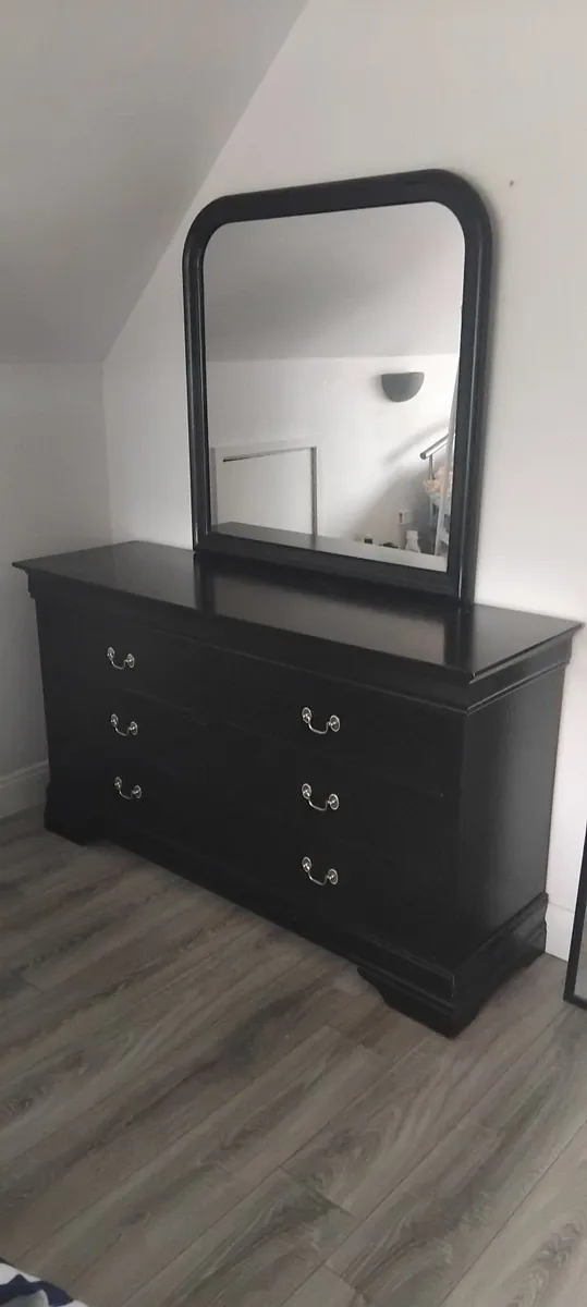Bedroom furniture - Image 3