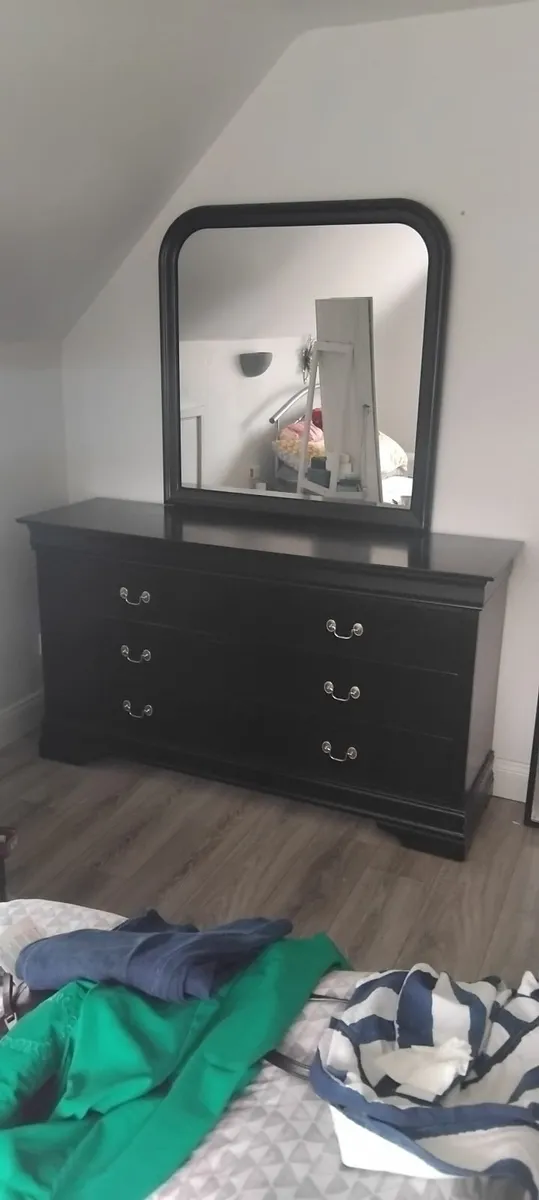 Bedroom furniture - Image 4