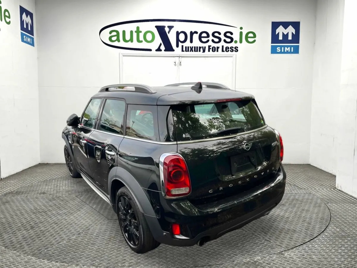 Mini Cooper CROSSOVER 2.0 Automatic - Image 3