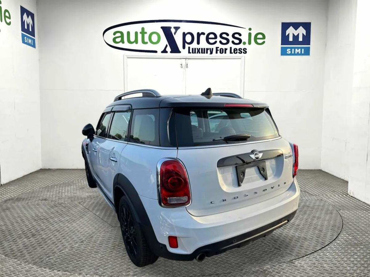 Mini Cooper CROSSOVER 2.0 Automatic - Image 3
