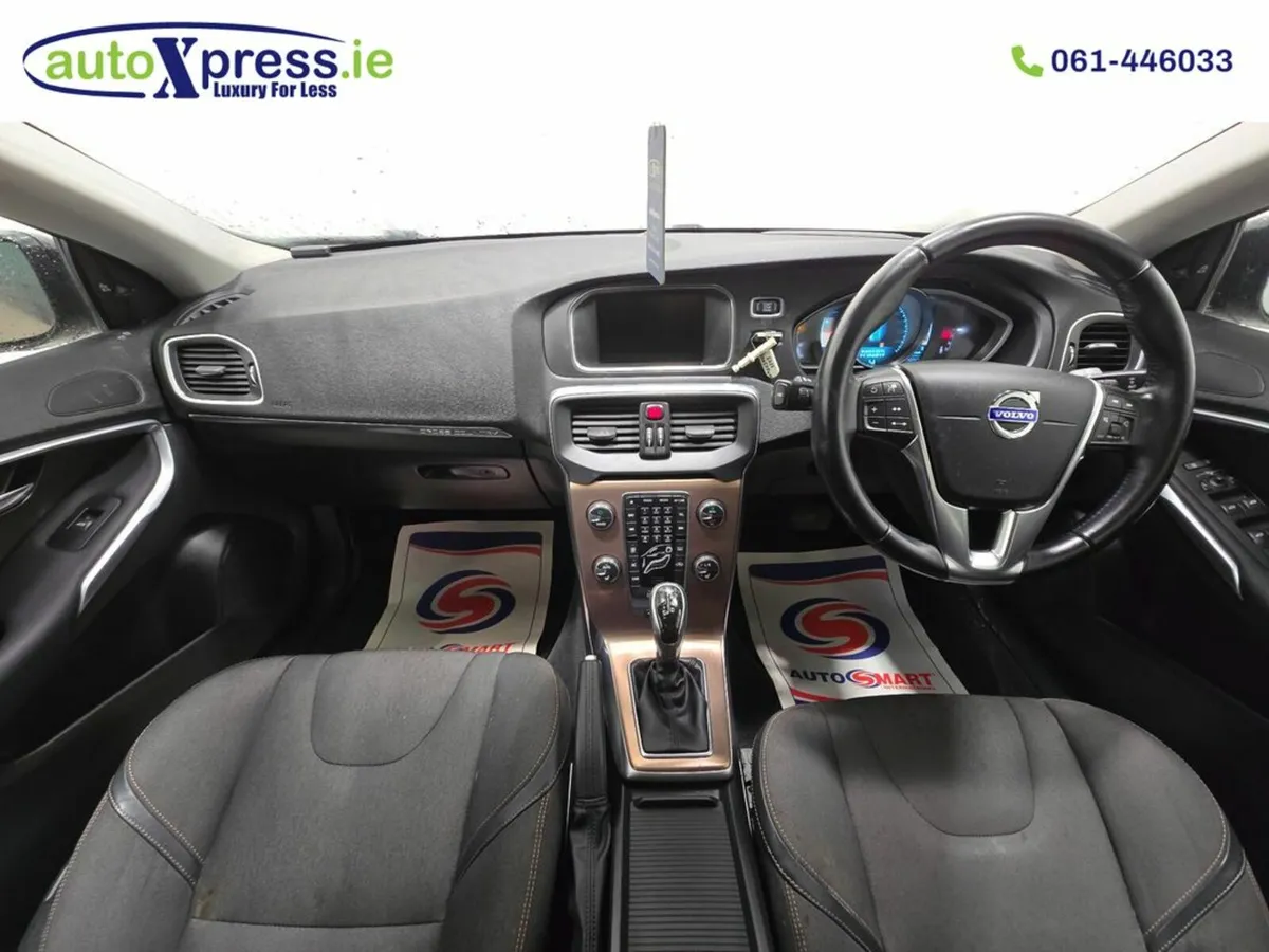 Volvo V40 1.6 T4 Cross Country Automatic, Reversin - Image 2