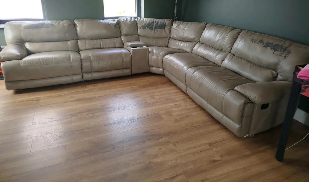 Large corner couch - Image 1