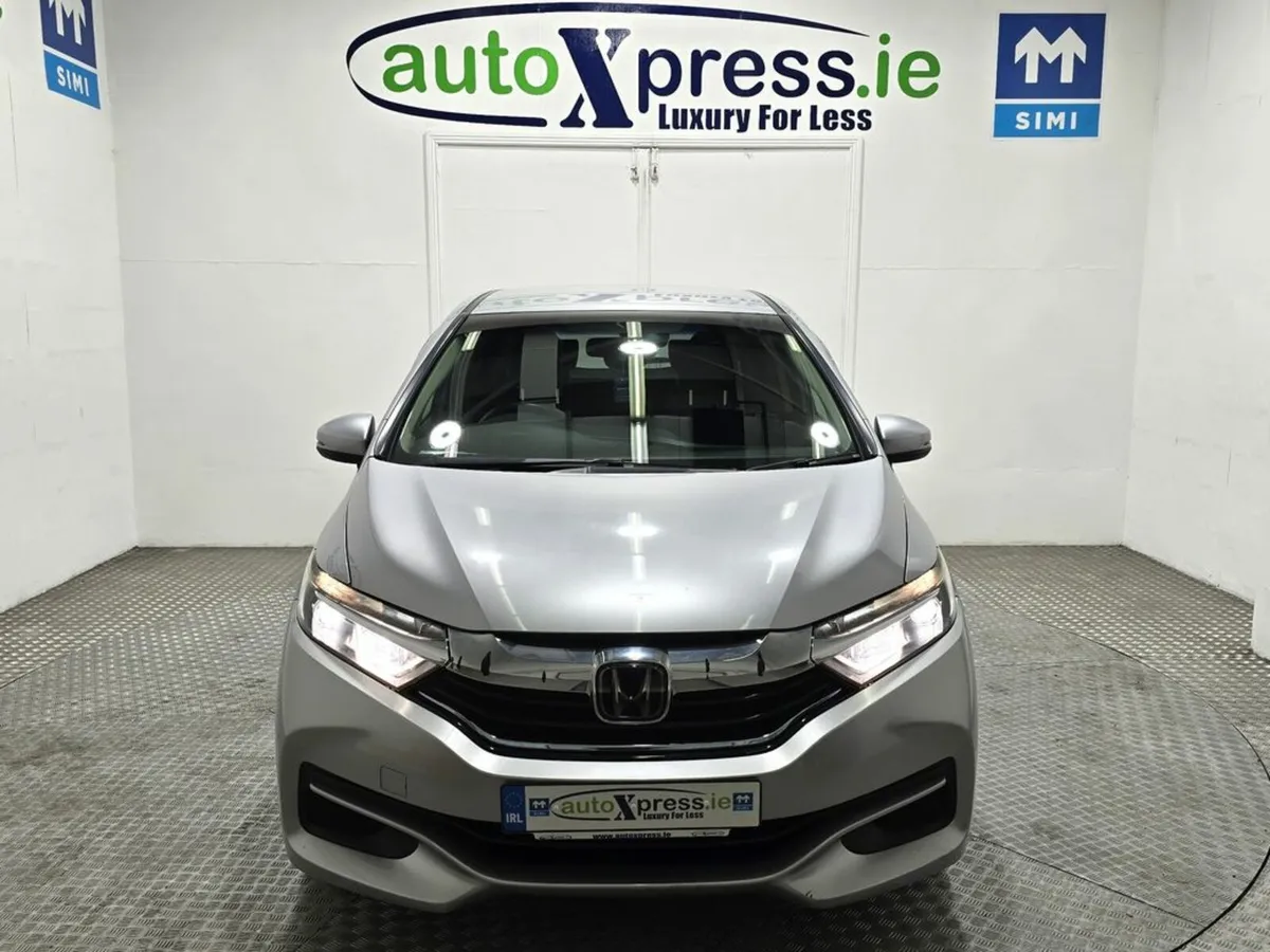 Honda Shuttle 1.5 HYBRID 4WD Reversing camera, Aut - Image 3
