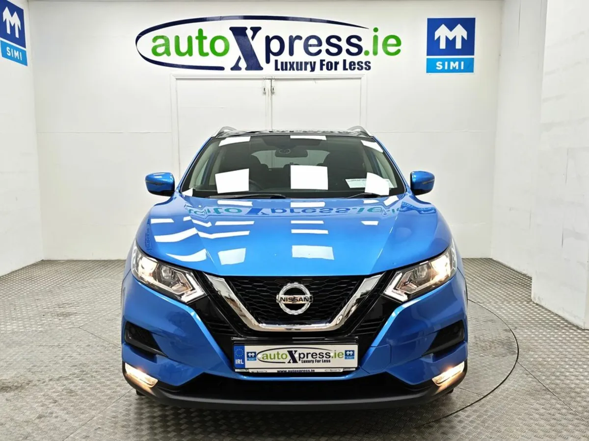 Nissan Qashqai 1.5 DSL SV DCT Automatic, Reversing - Image 3