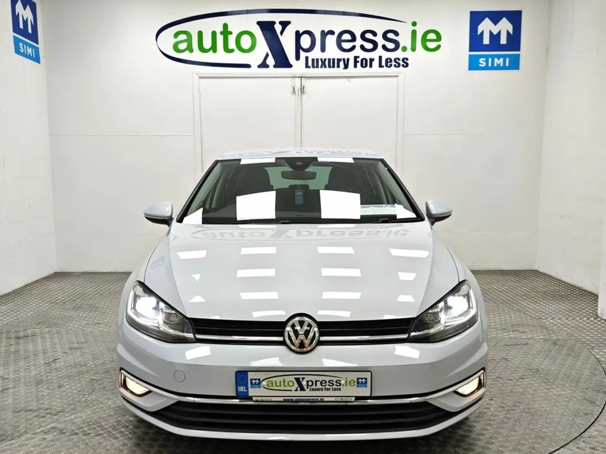 Volkswagen Golf 1.2 TSI Automatic, Reversing camer - Image 3