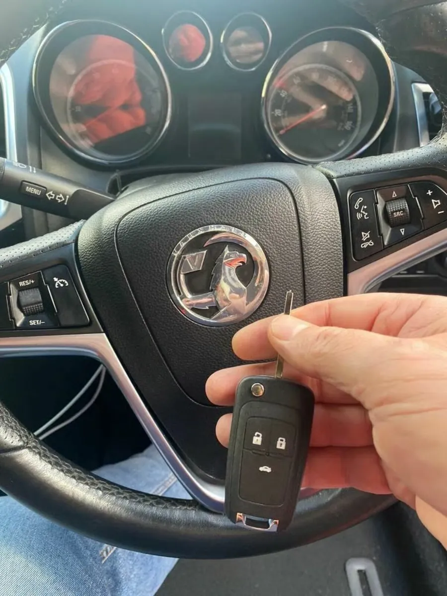 Mobile Car Keys Duplication and programming - Image 3