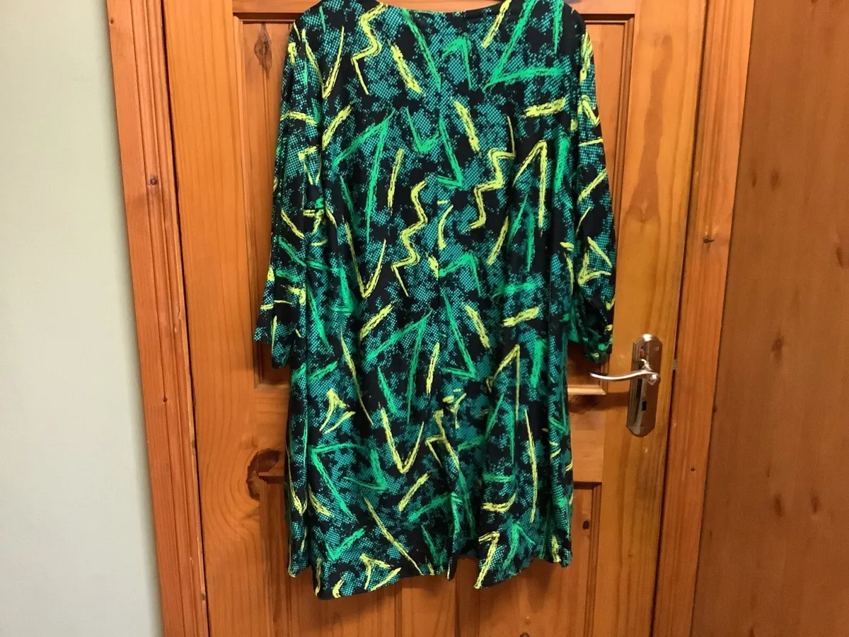 Blouse fits size 18/20 - Image 2