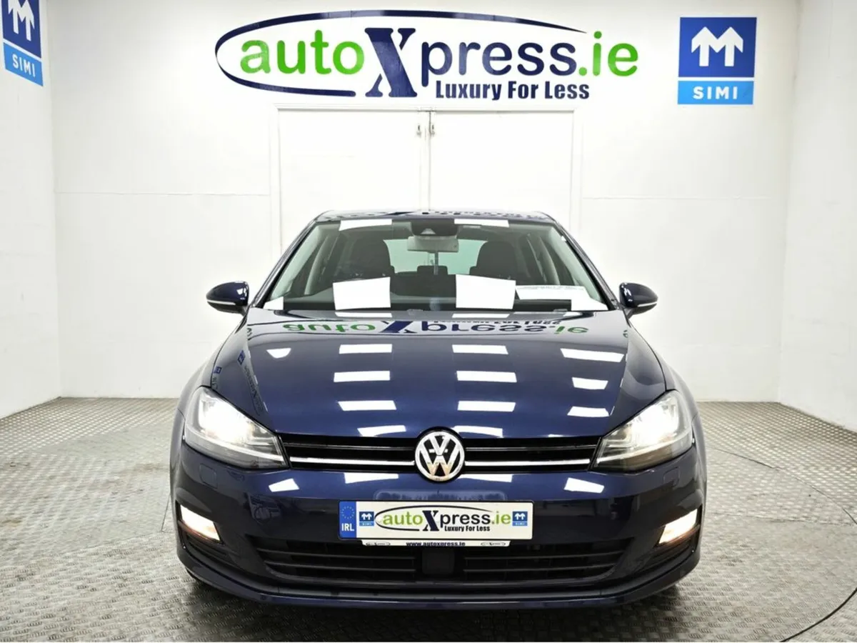 Volkswagen Golf 1.2 TSI Automatic, Reversing camer - Image 3