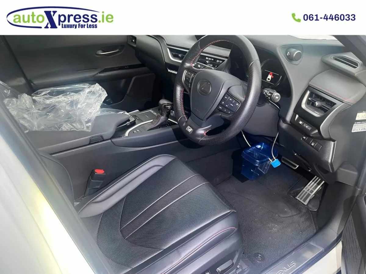 Lexus UX F Sport Automatic, Reversing camera - Image 2