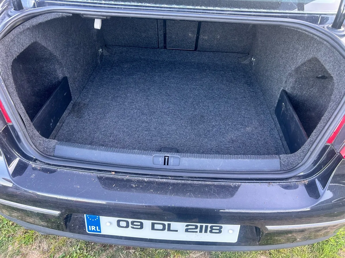 Volkswagen Passat - Image 3