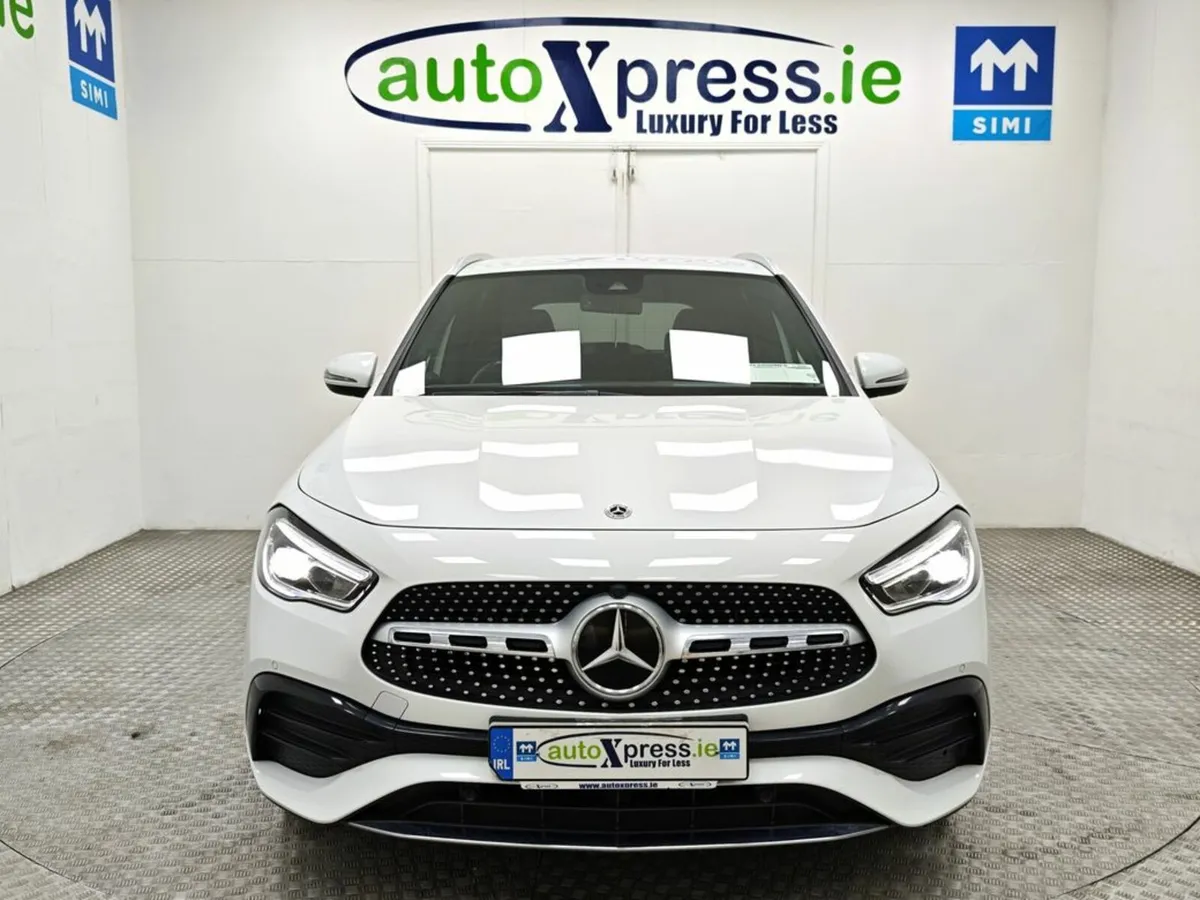 Mercedes-Benz GLA GLA 250 E EXCLUSIVE EDITION Auto - Image 3