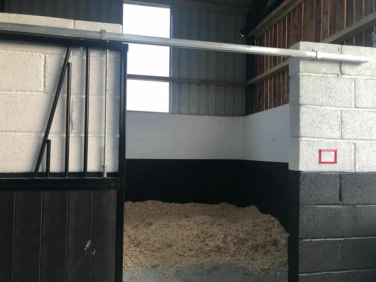 Stables available to rent / yard share - Image 1