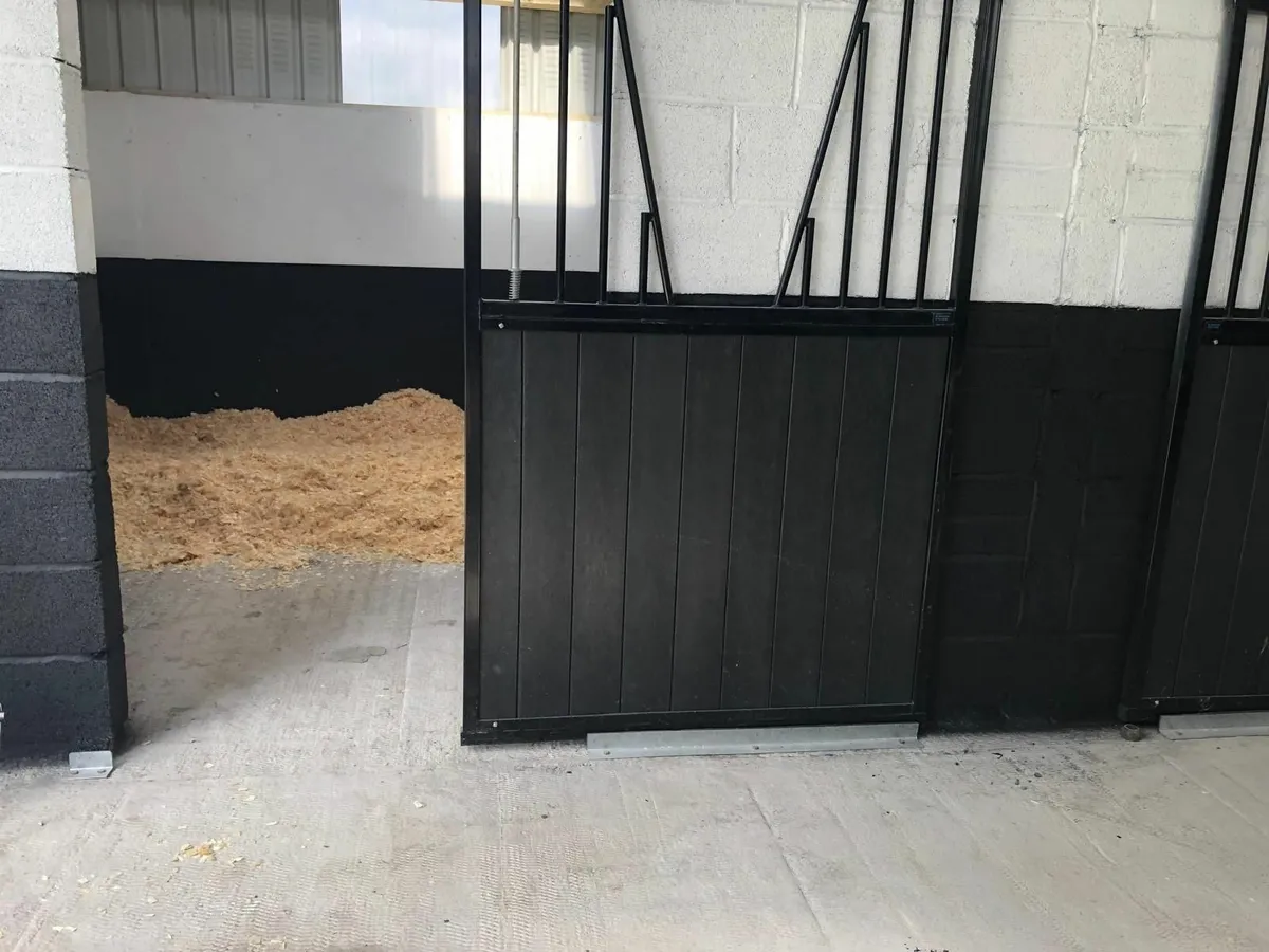 Stables available to rent / yard share - Image 4