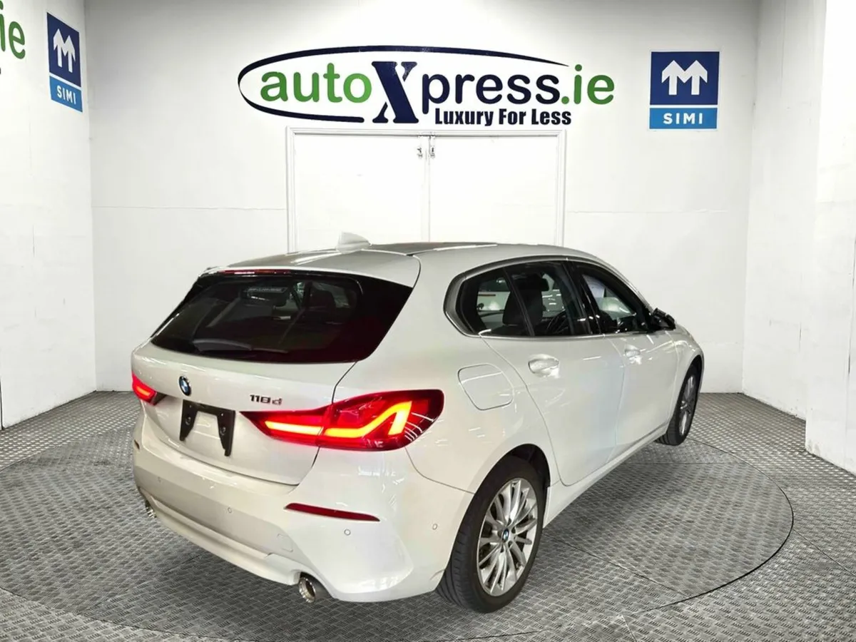 BMW 1-Series 118D Play Automatic, Reversing camera - Image 3