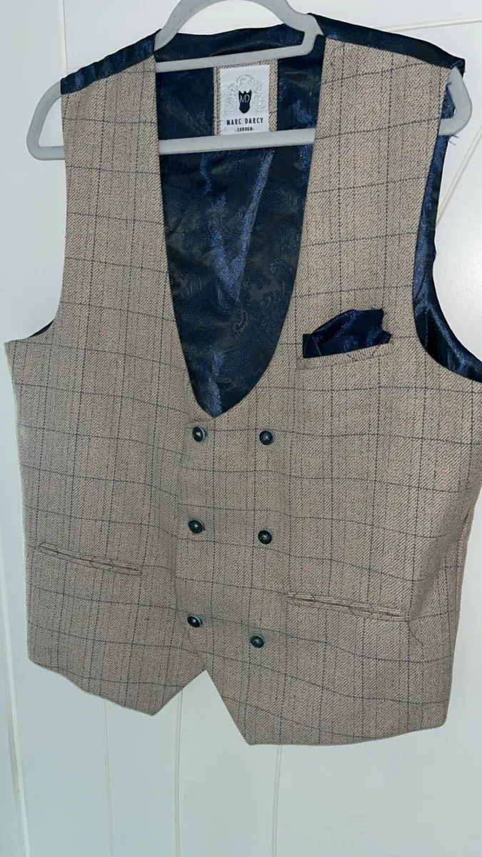 Men’s suits/waistcoats/Blazer - Image 2