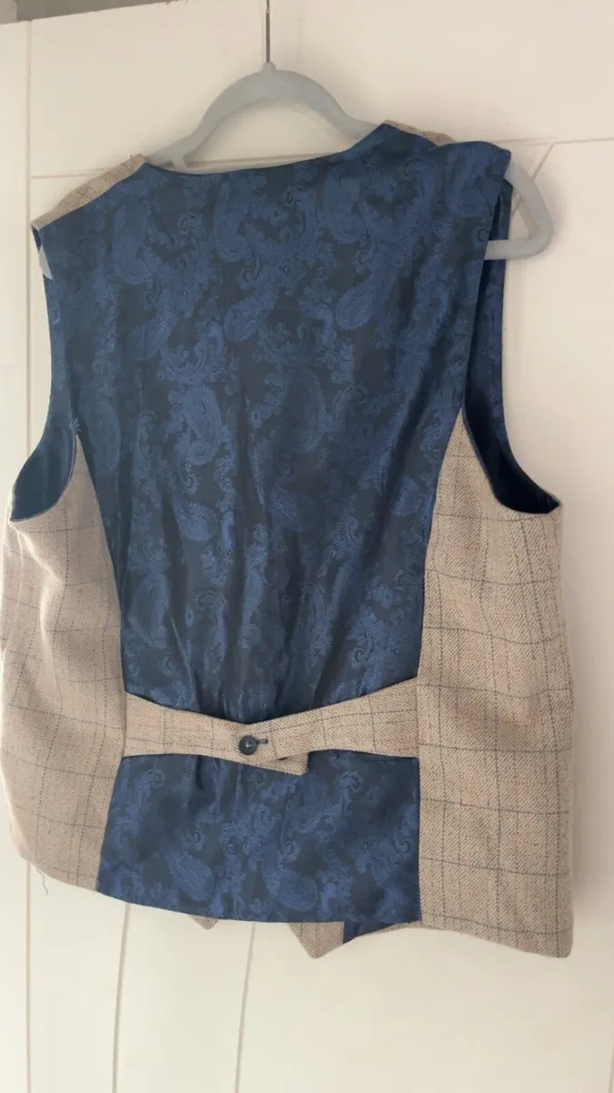 Men’s suits/waistcoats/Blazer - Image 3