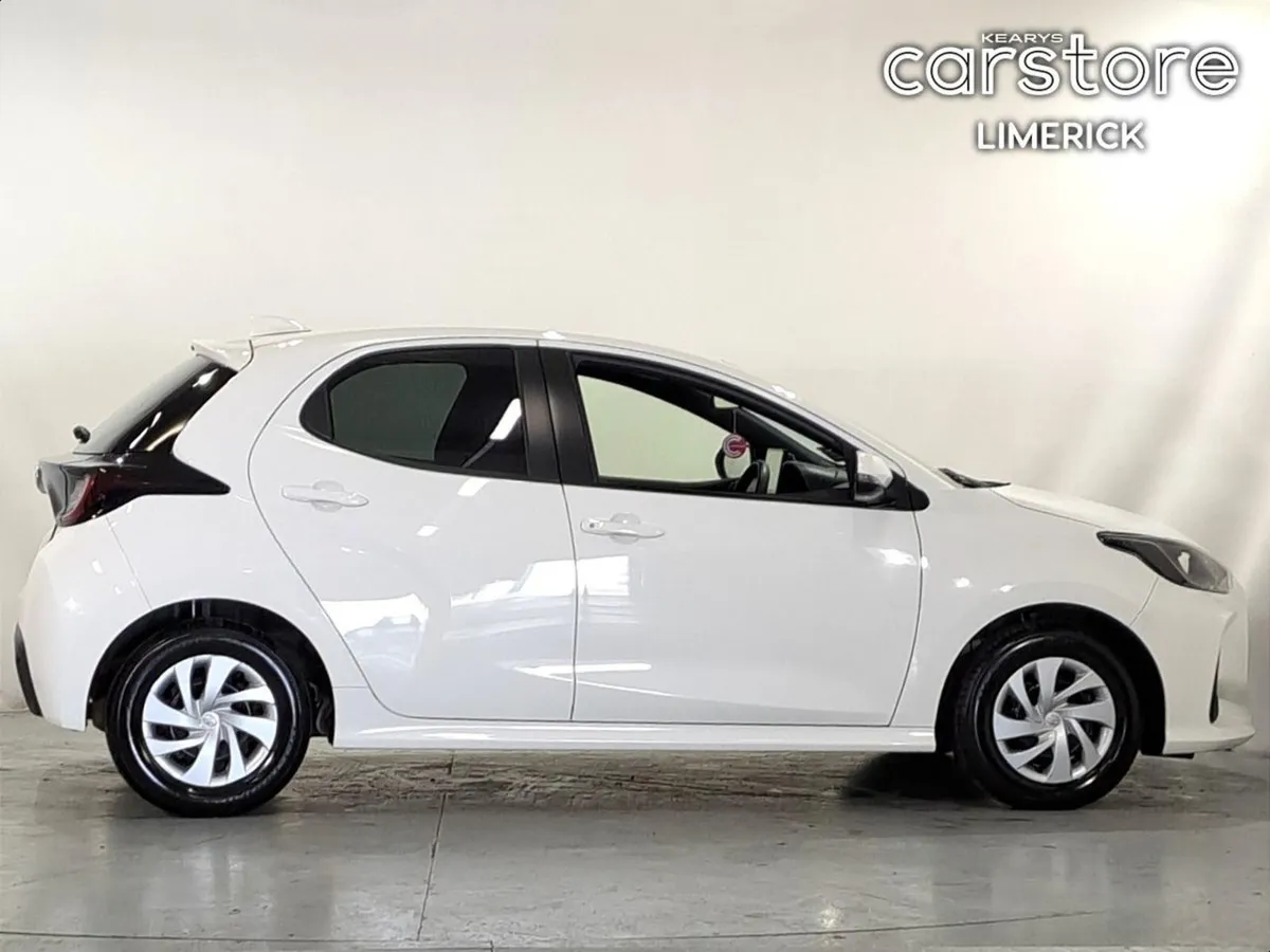 Toyota Yaris Hybrid - Image 2