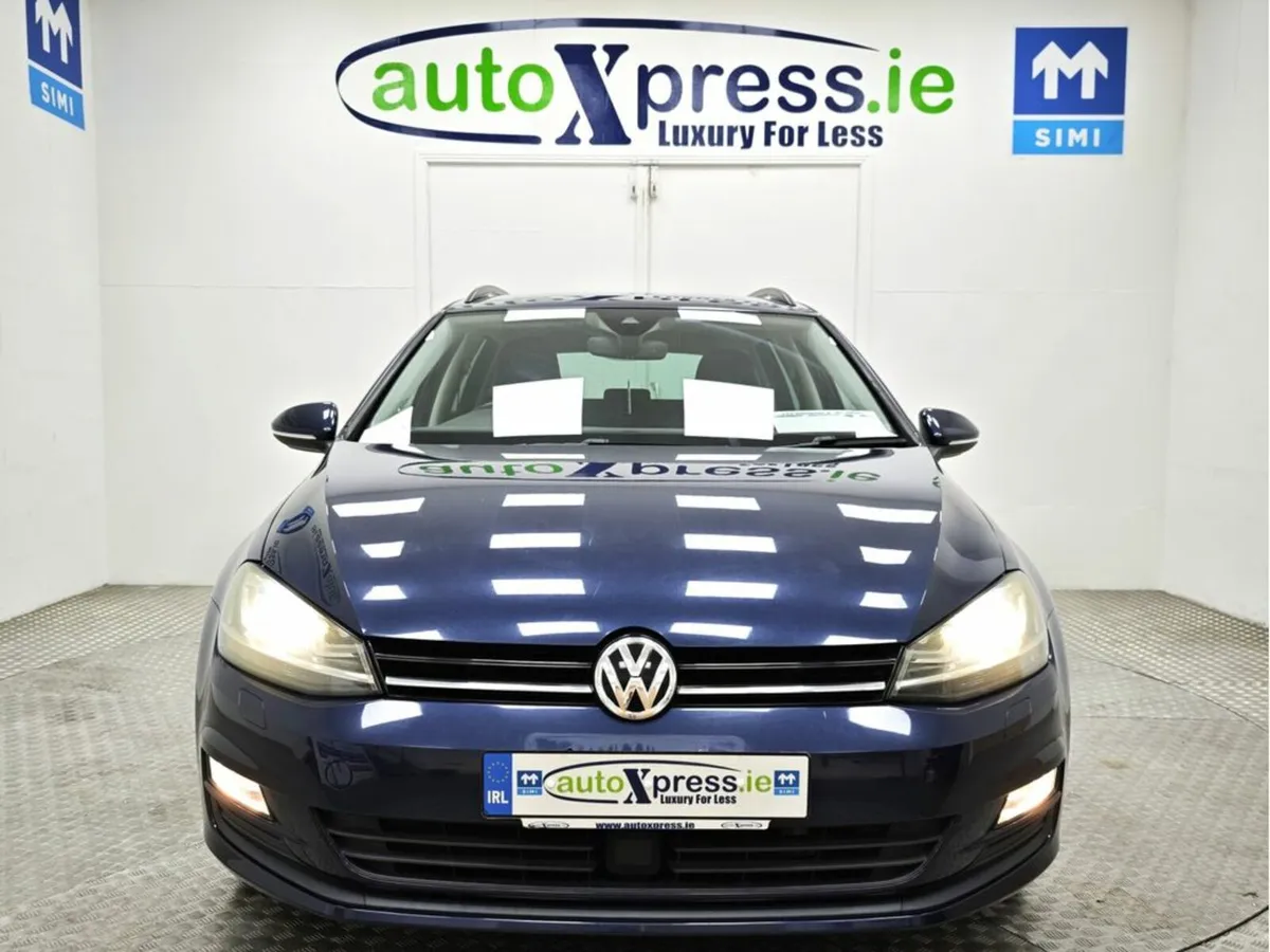 Volkswagen Golf 1.2 TSI Automatic, Reversing camer - Image 3