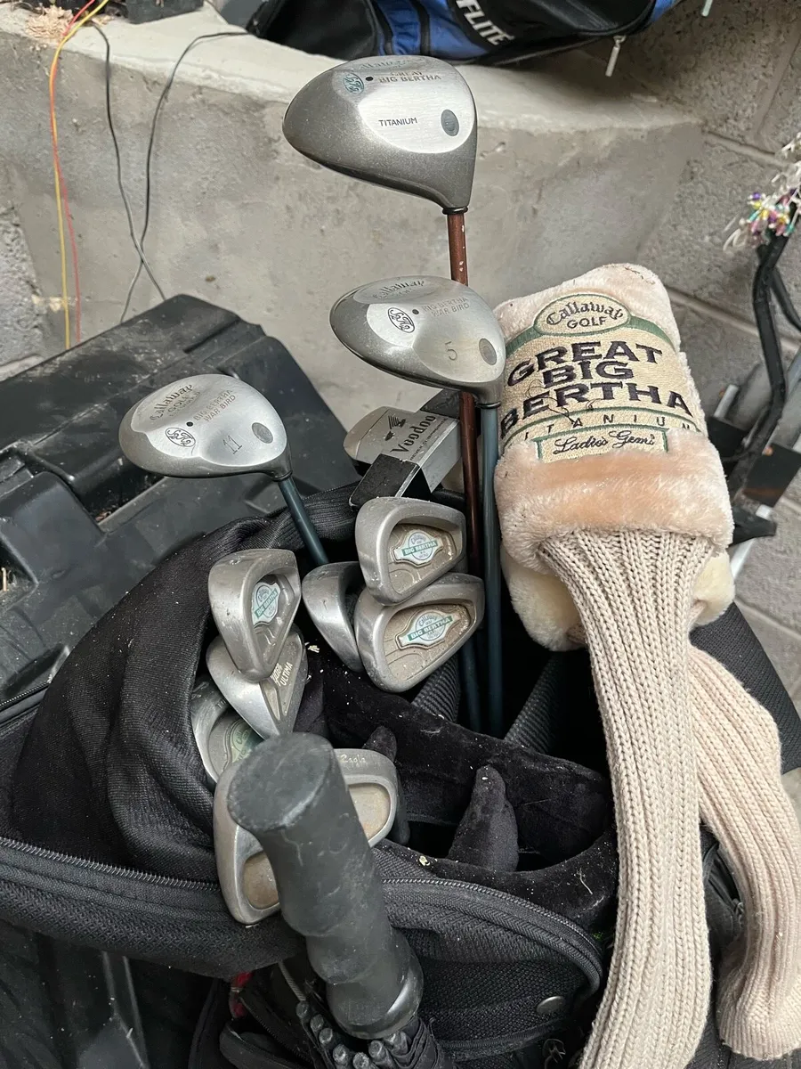 Golf clubs (Ladies and Gents) and battery buggy - Image 2