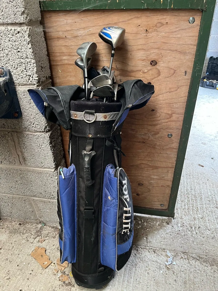 Golf clubs (Ladies and Gents) and battery buggy - Image 4