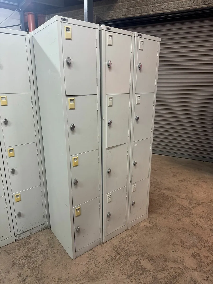 4 door lockers - Image 1