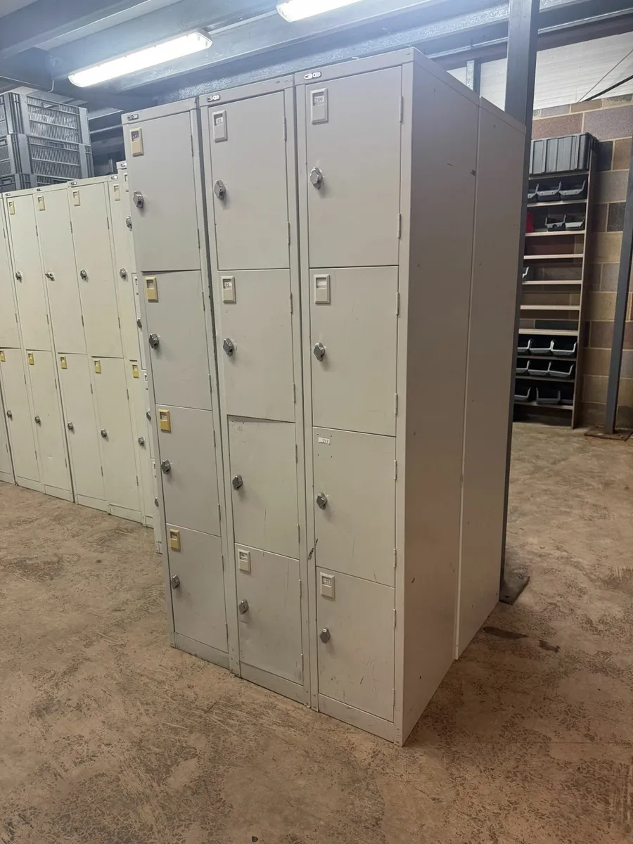 4 door lockers - Image 4