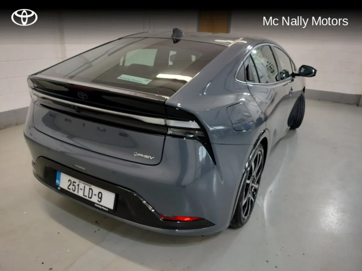 Toyota Prius DEMO PHEV LEATHER HEATED & AIR CONDIT - Image 3