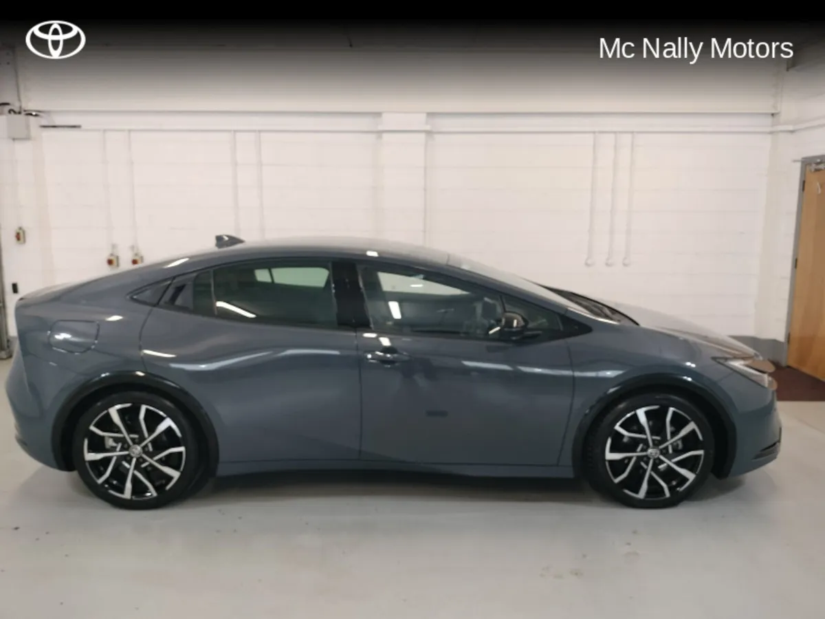 Toyota Prius DEMO PHEV LEATHER HEATED & AIR CONDIT - Image 4