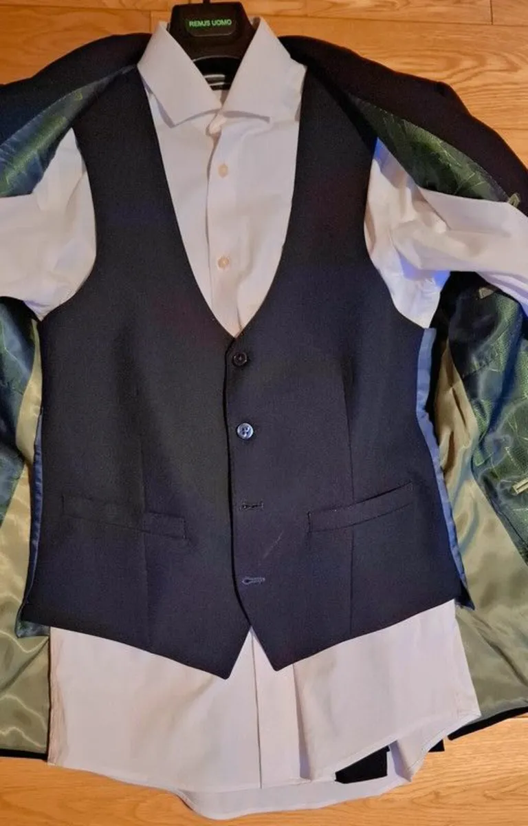 Navy 3 Piece Suit & Quality White Shirt - Image 3