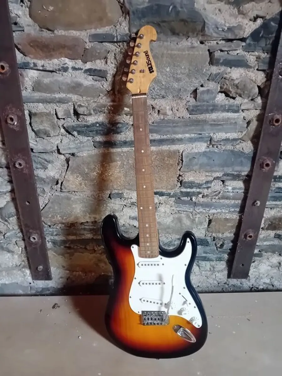 Electric Guitar - Image 1
