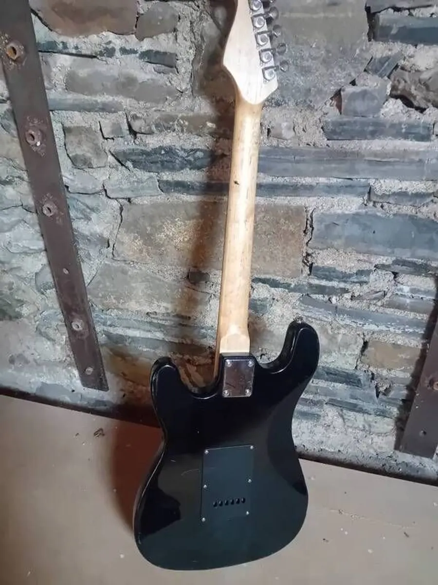 Electric Guitar - Image 2