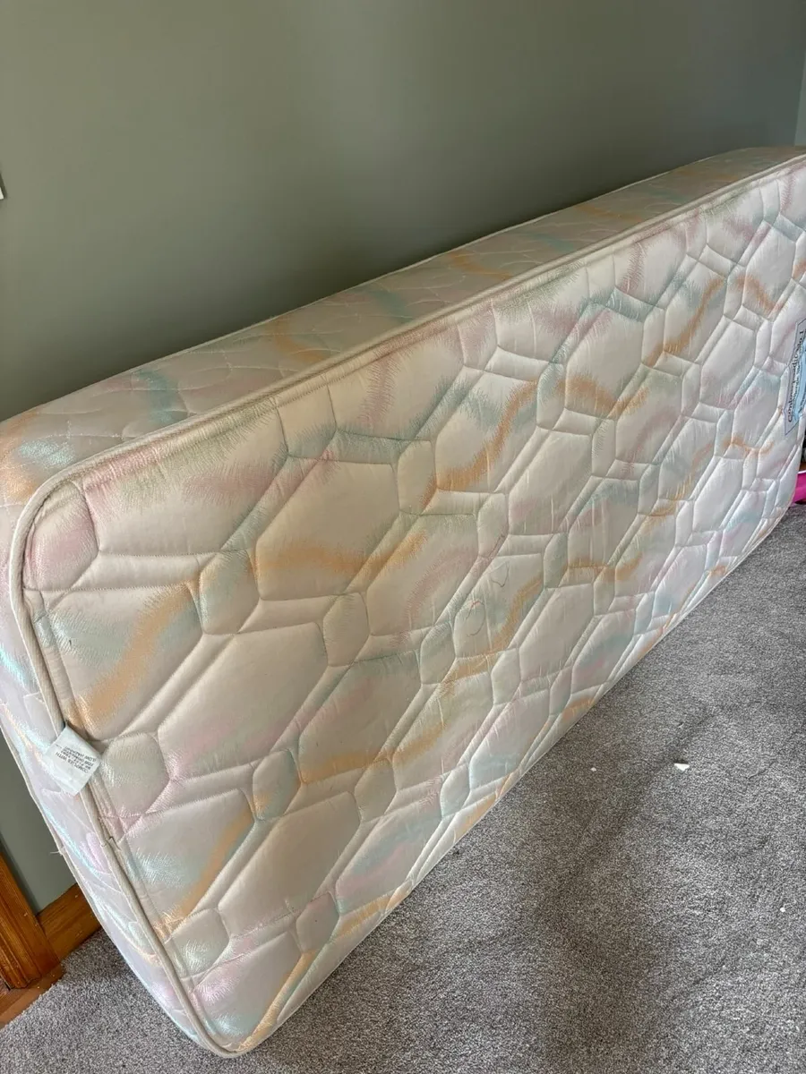 Mattress with bed frame - Image 2