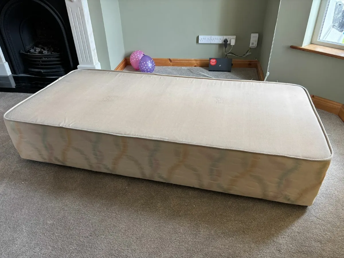 Mattress with bed frame - Image 3