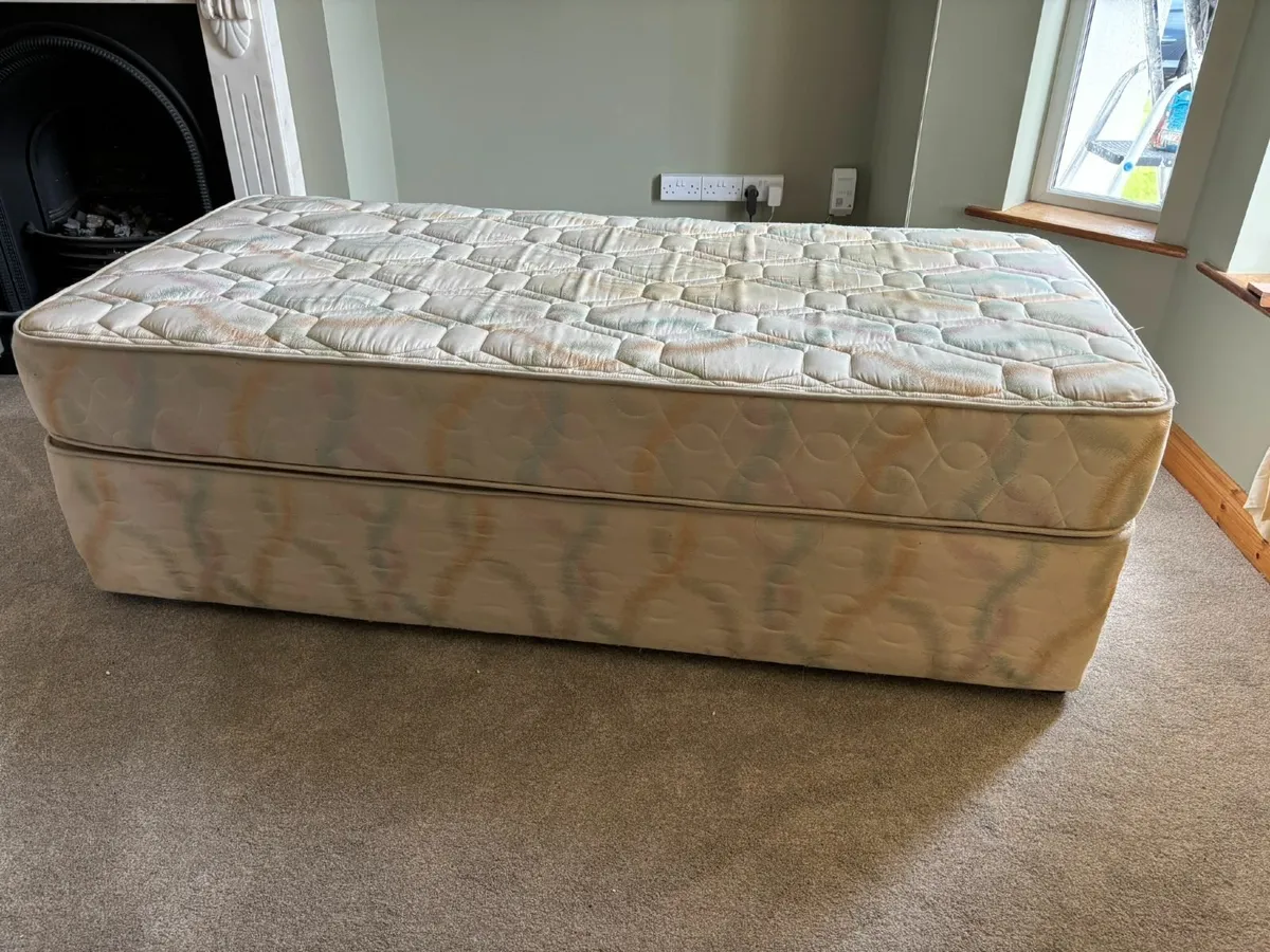 Mattress with bed frame - Image 1