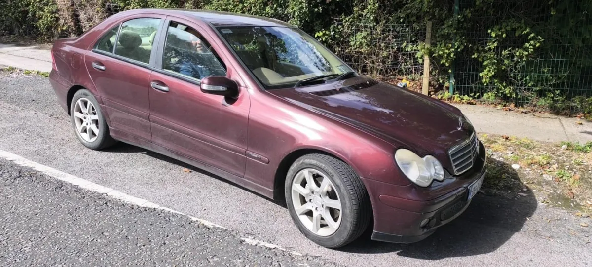 Mercedes-Benz C-Class 2006 - Image 2