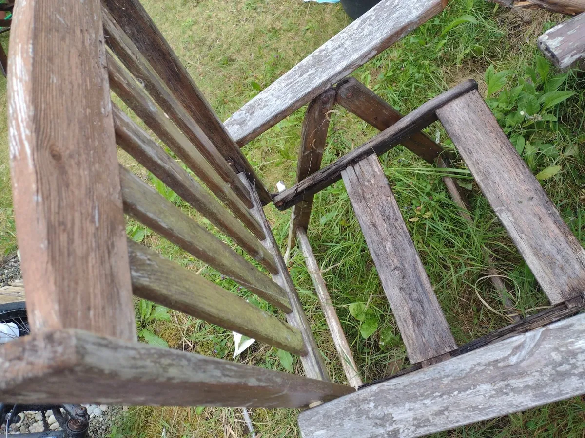 Wooden garden recliners - Image 4