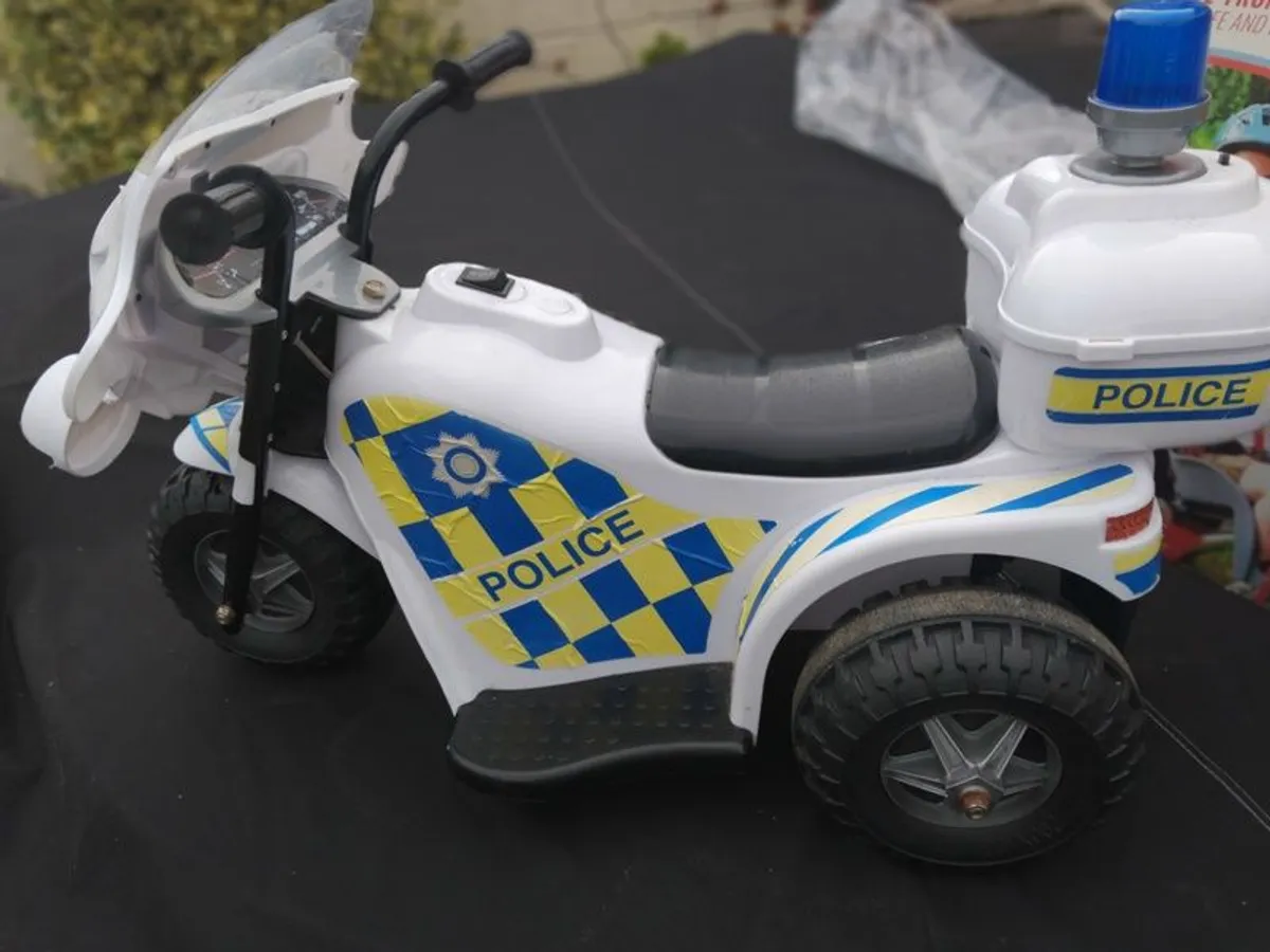 Child Beds, Bikes and Carriers - Image 2