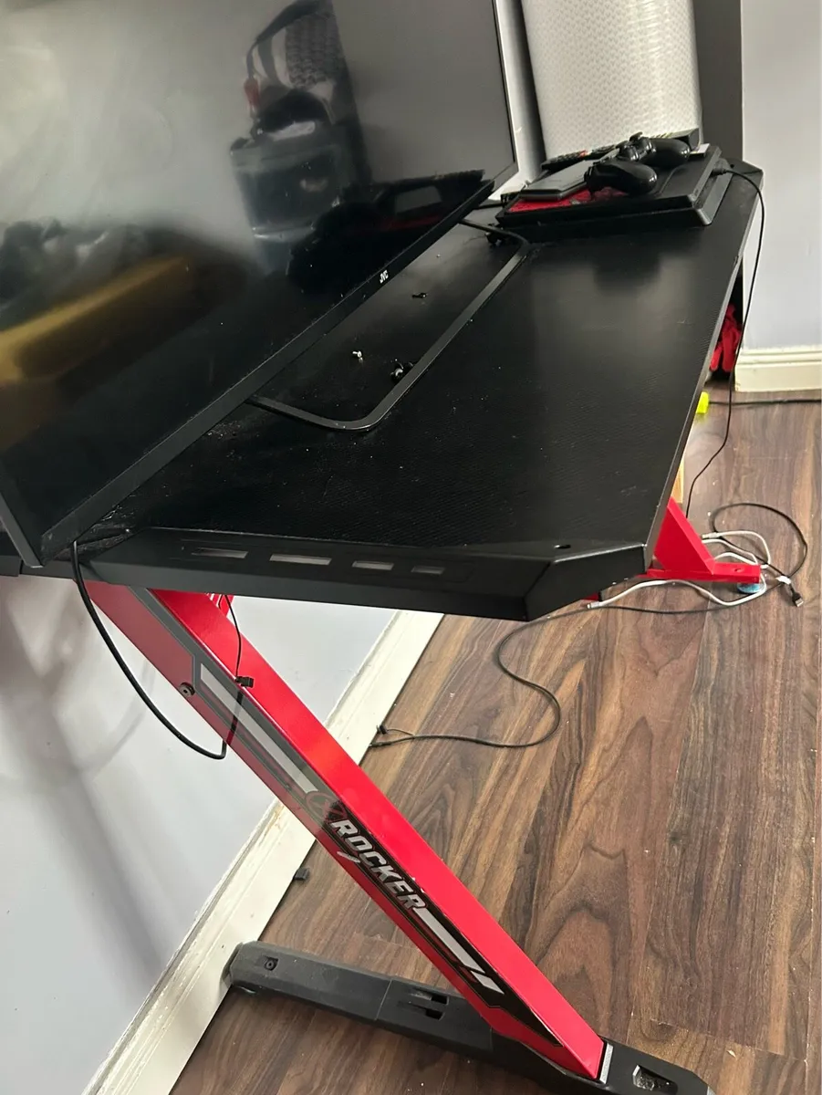 Gaming desk