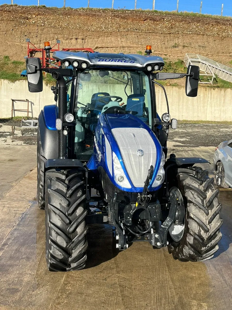 New Holland T5.140 DCT Blue Power Tractor - Image 4