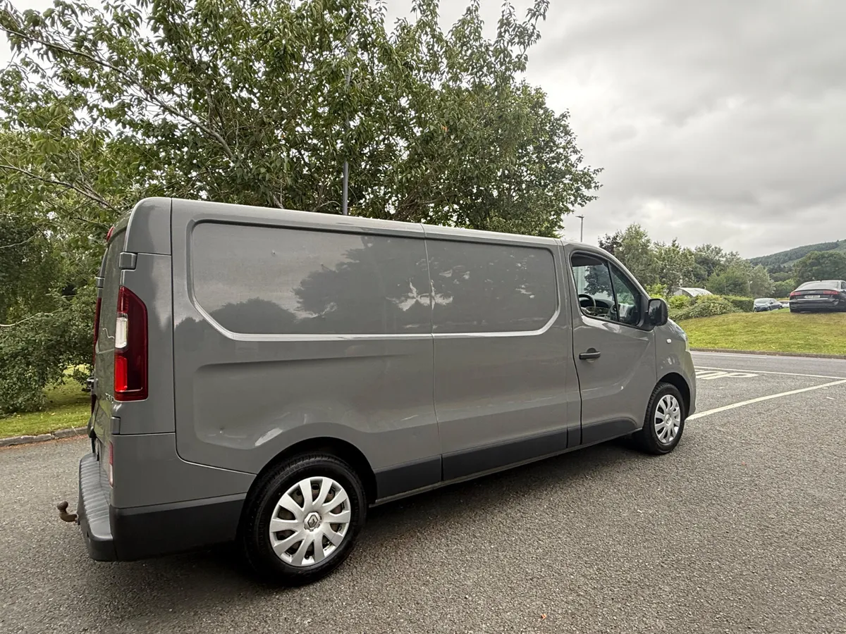 Renault Trafic 2015 LOW MILEAGE INCLUDES VAT - Image 3