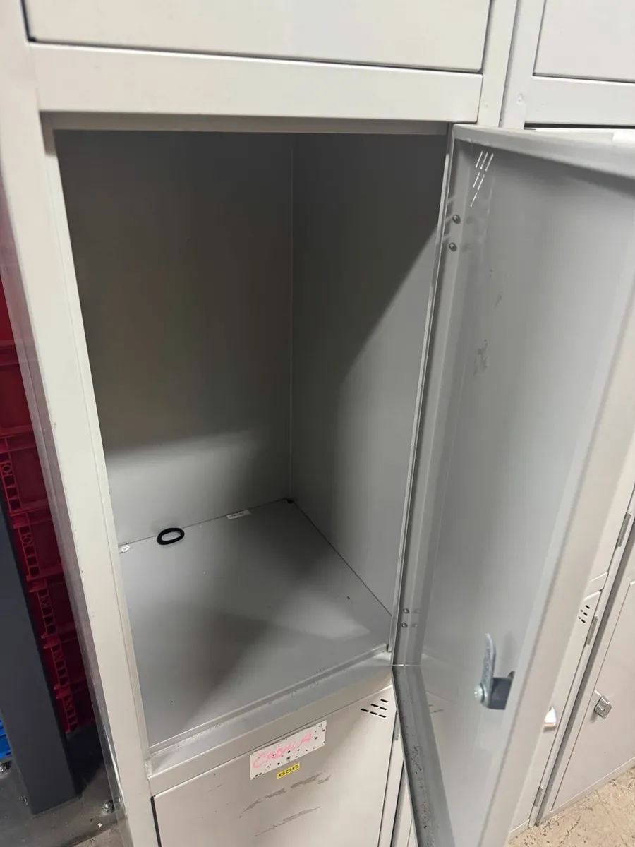 Padlock 3 door lockers - Image 3