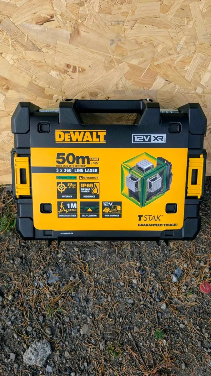 DeWalt Green 3 Line 360° Self Leveling Laser Level - Image 1