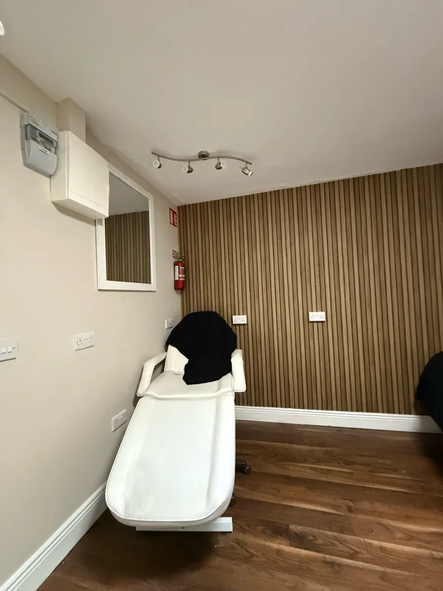 Beauty room/bed to rent - Image 2