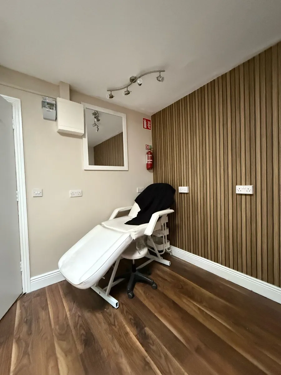 Beauty room/bed to rent - Image 4
