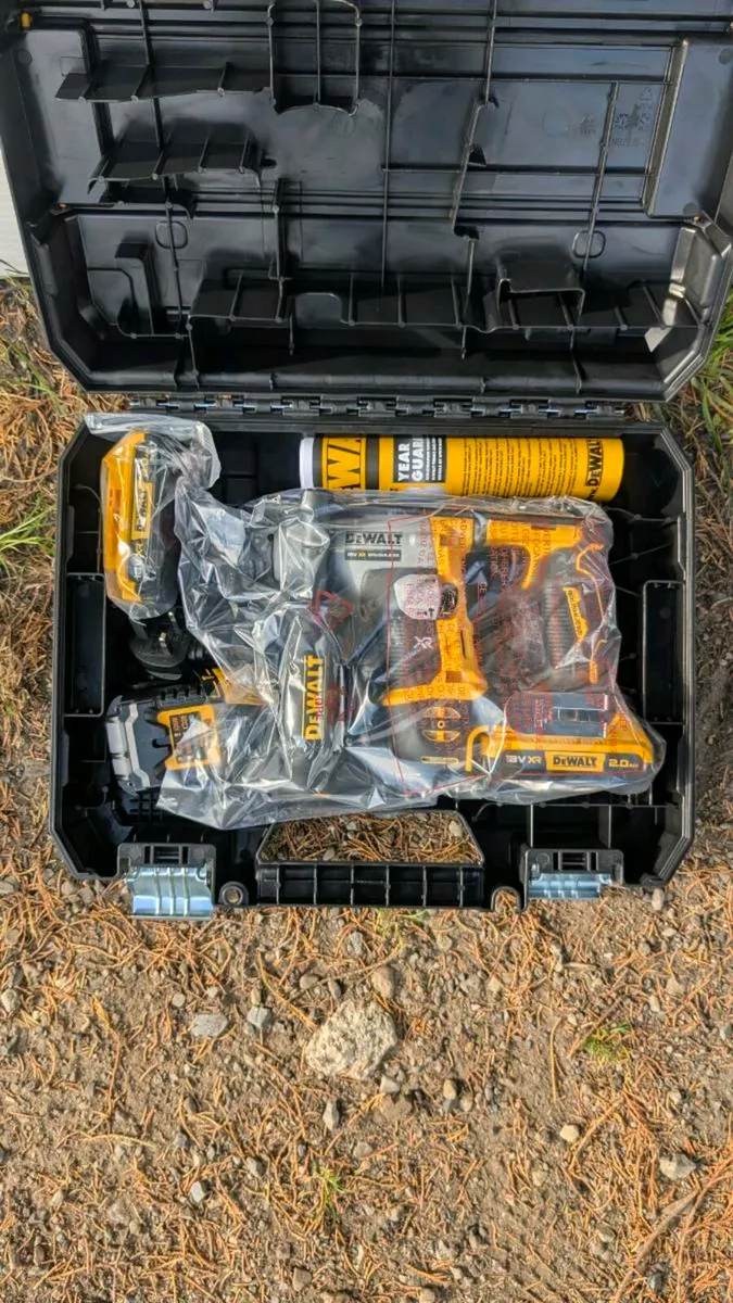 DeWalt 18v Brushless Ultra-Compact SDS+ Kit - New - Image 2
