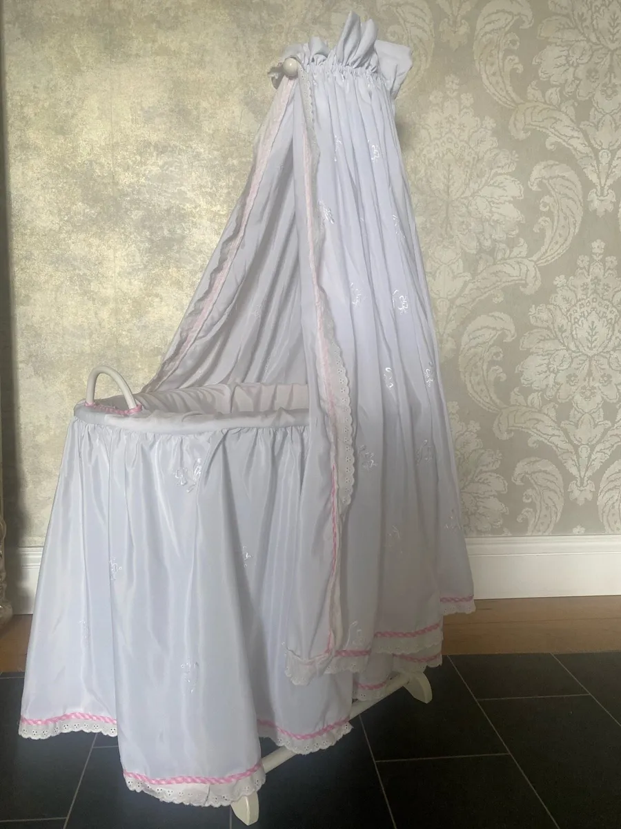 Dolls Crib